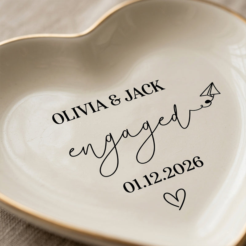 Personalized Engagement Ring Dish, Custom Name Jewelry Dish, Engaged Gift for Couple, Bride to Be Gift, Custom Wedding Date Trinket Dish