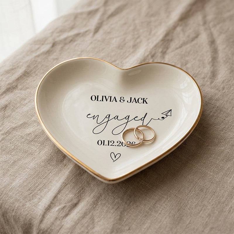 Personalized Engagement Ring Dish, Custom Name Jewelry Dish, Engaged Gift for Couple, Bride to Be Gift, Custom Wedding Date Trinket Dish